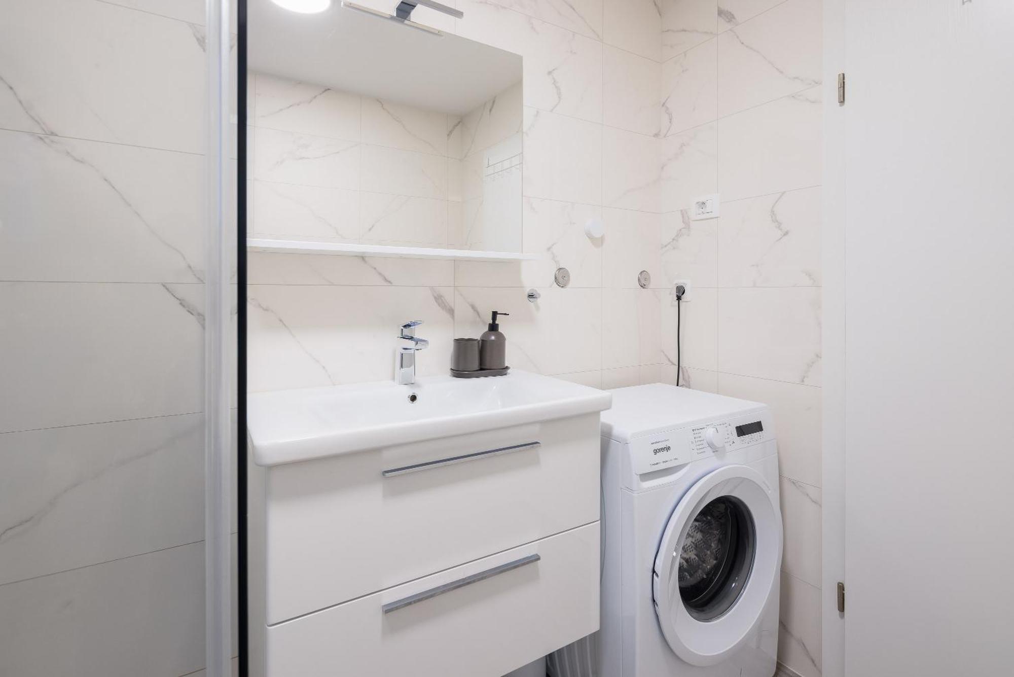 Apartments Juranovic Makarska Rom bilde